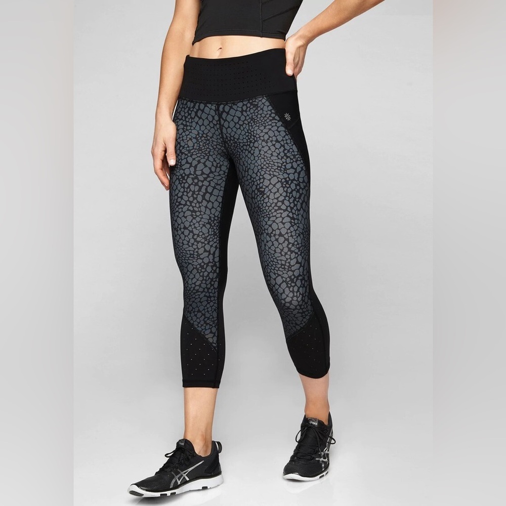 Athleta Crocodile Stealth TruCool Capri Leggings